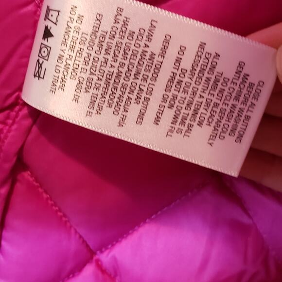 EUC Women's Attention brand, Sz L fuchsia Quilted Down Filled snap-up Vest. - Picture 6 of 7